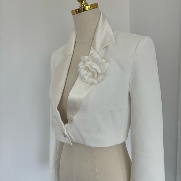 AMANDA UPRICHARD X REVOLVE Romeo Blazer - Picture 5 of 8